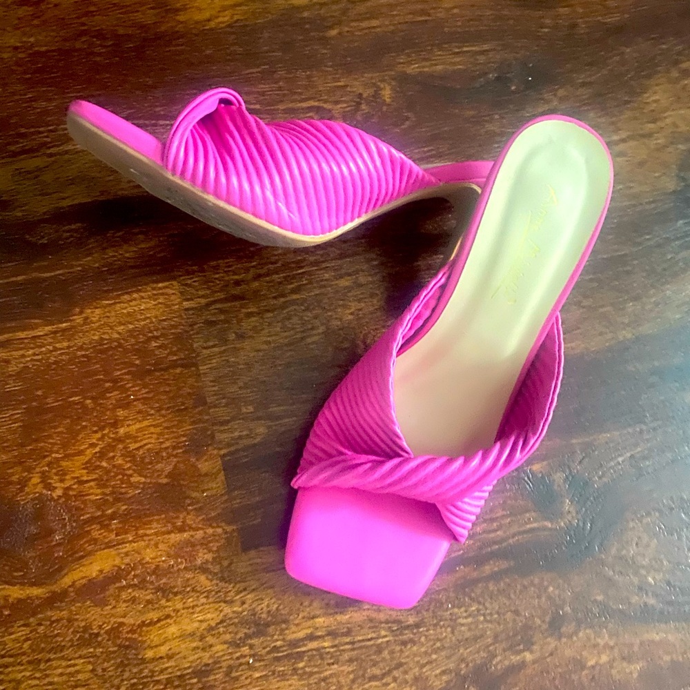 Womens fuchsia heels